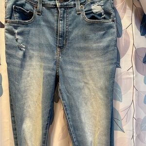 Women’s Levi's 721 High Rise Skinny jeans.